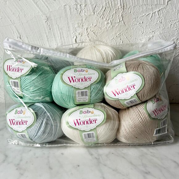 Herrschners Flower Petals Baby Blanket Crochet Kit - Yarn + Pattern 45 x 53 - Picture 3 of 4